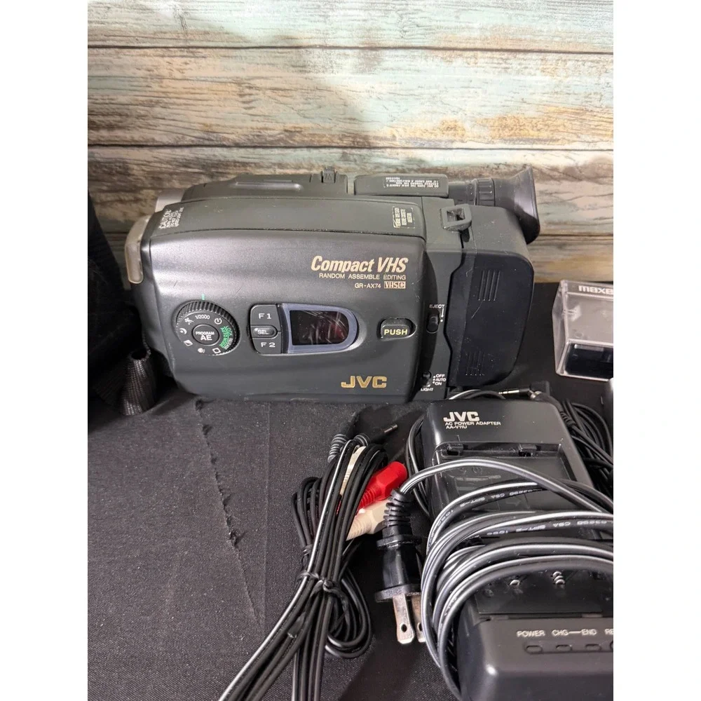 JVC Compact VHS Camcorder GR-AX74U Black Good 12x Zoom Bundle Ambico Bag Tape